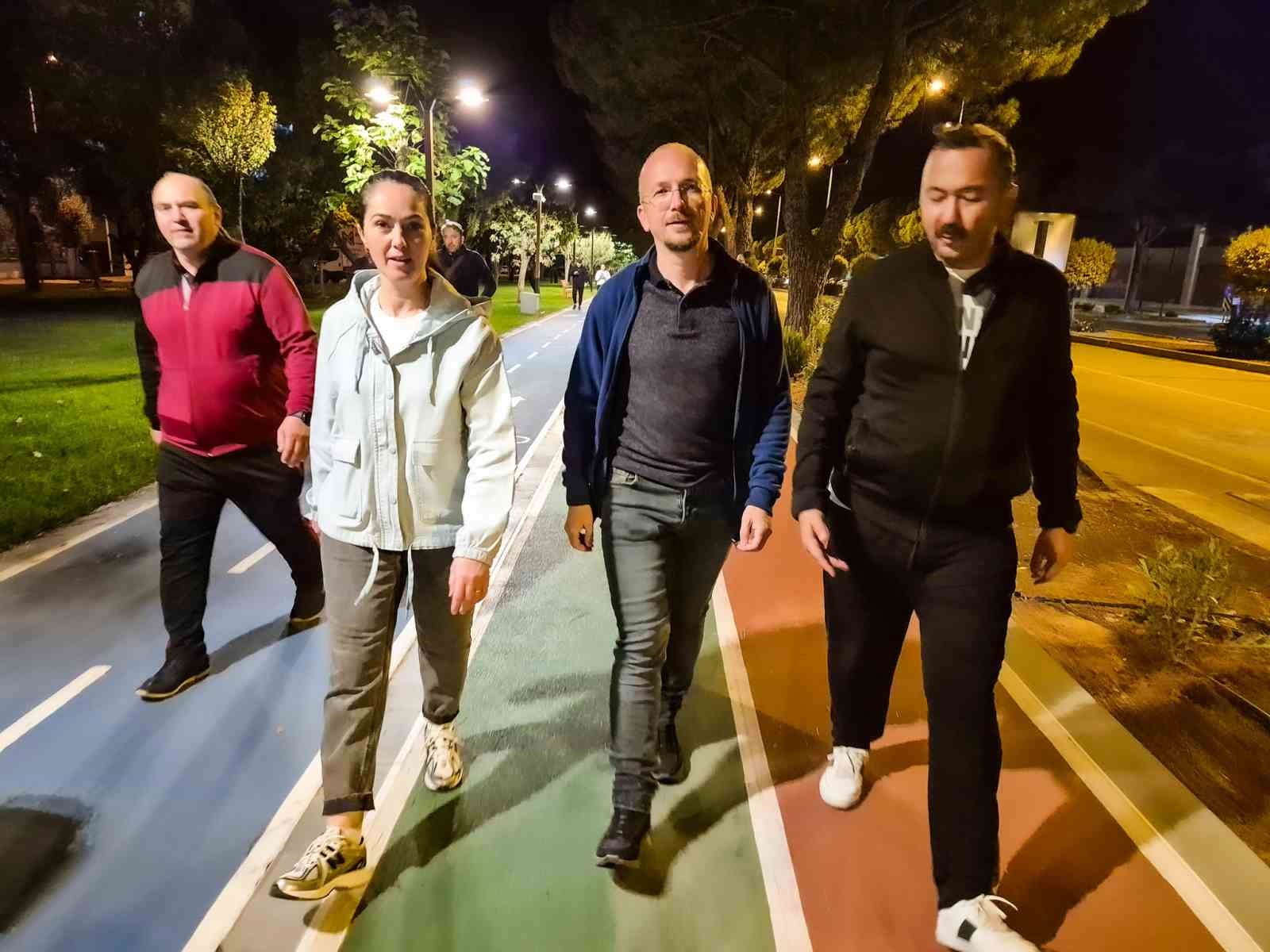 Sağlıkçılar, Dünya Kalp Günü’nde ‘Sağlıklı Yaşam’ için yürüdü