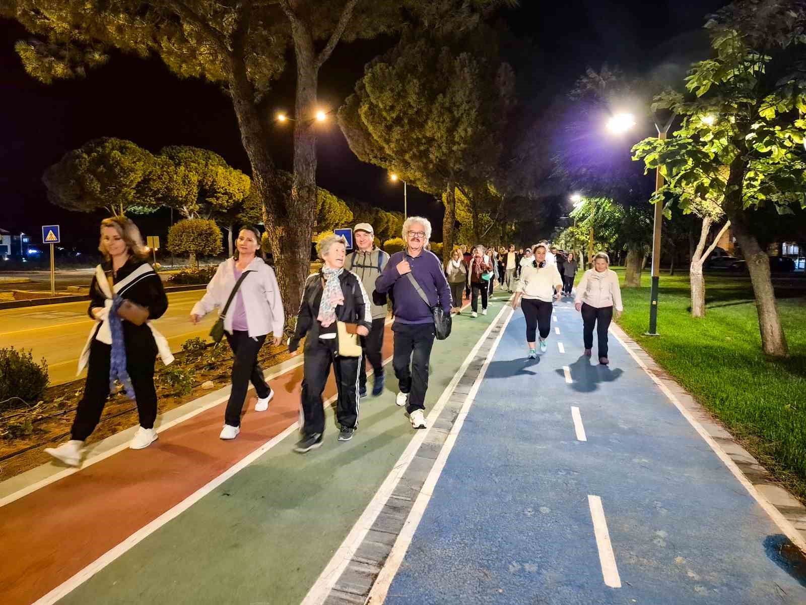 Sağlıkçılar, Dünya Kalp Günü’nde ‘Sağlıklı Yaşam’ için yürüdü