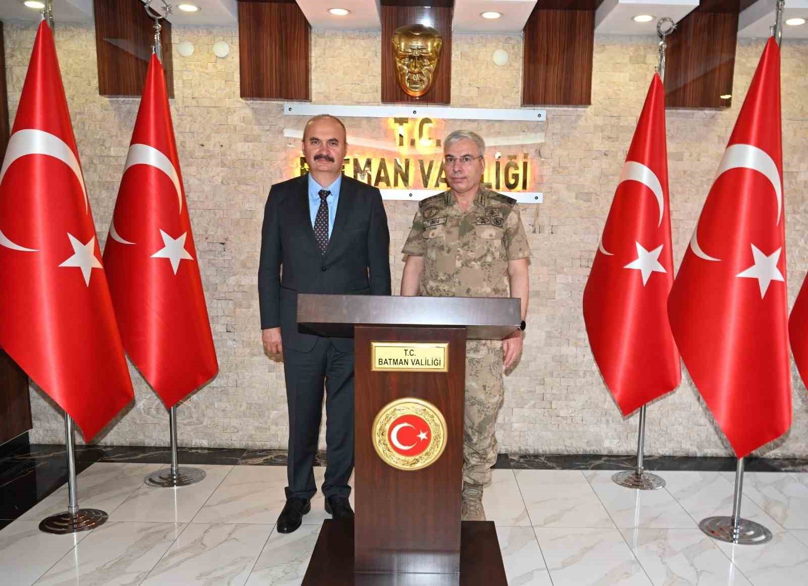 Tümgeneral Şakir Uslu, Batman Valisi Ekrem Canalp ile bir araya geldi