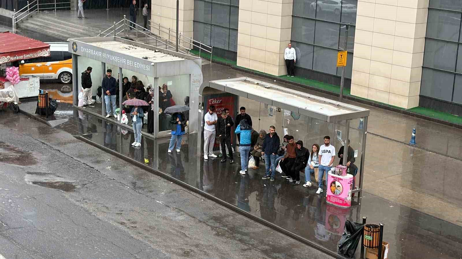 Diyarbakır’da sağanak etkisini sürdürüyor
