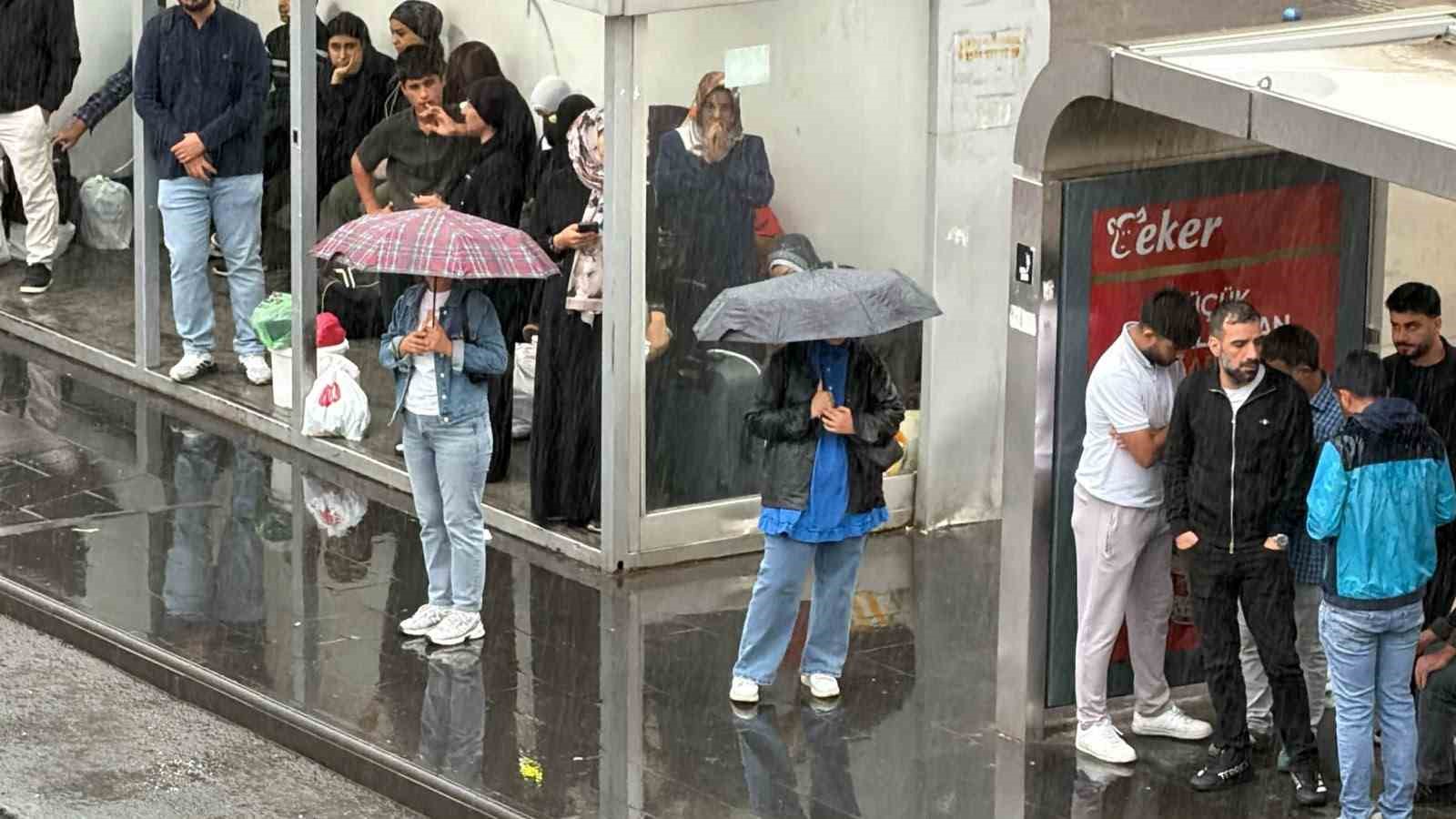 Diyarbakır’da sağanak etkisini sürdürüyor