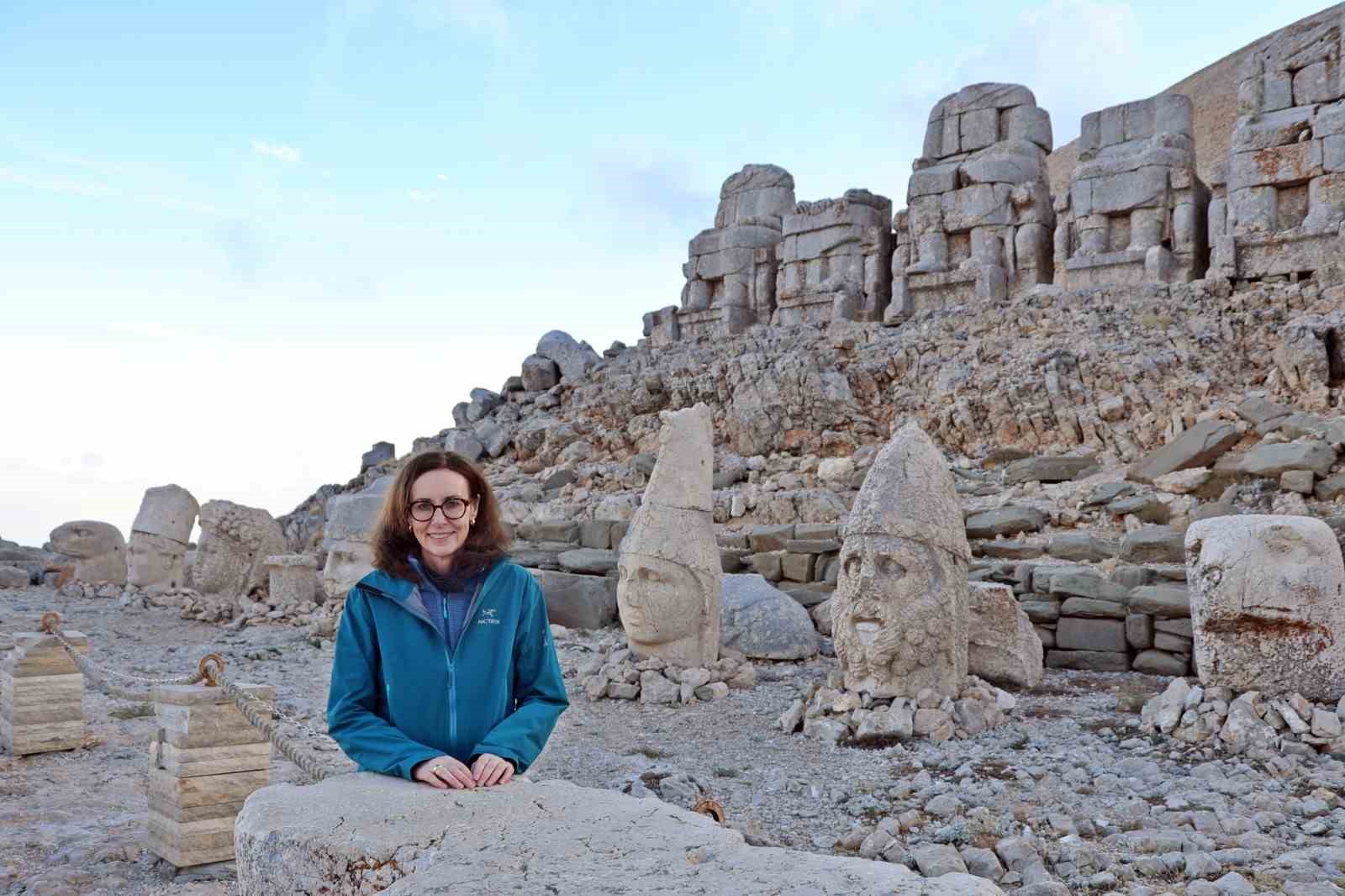 İngiltere Büyükelçisi Anderson’a Nemrut Dağı’nda 34 yıllık görevlinin sürpriz hediyesi