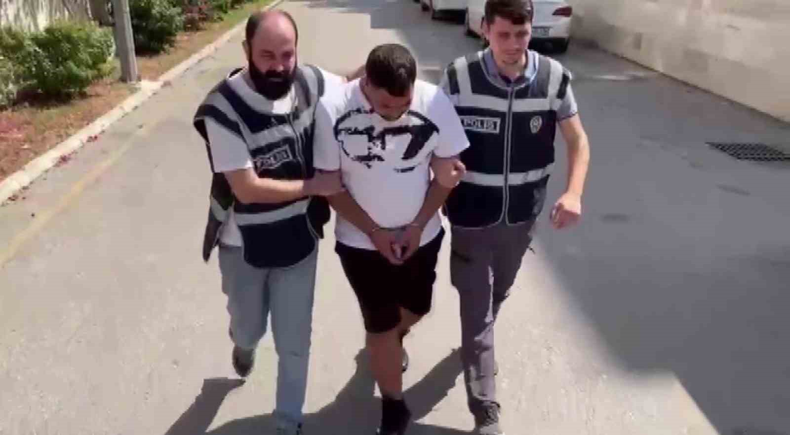Adana’da 25 yıla kadar hapis cezasıyla aranan hükümlüler şafak operasyonuyla yakalandı