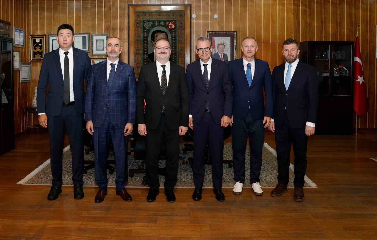 FISU heyetinden Atatürk Üniversitesine ziyaret: Erzurum’un 2029 Dünya Üniversiteler Kış Oyunları hedefi için Rektör Hacımüftüoğlu’ndan güçlü mesaj