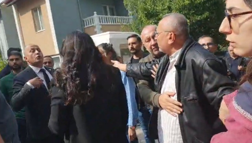 Ev hapsinde tutulan parti yöneticisi için açıklama yapan Yeni Parti İlçe Başkanına site yöneticisinden gürültü tepkisi