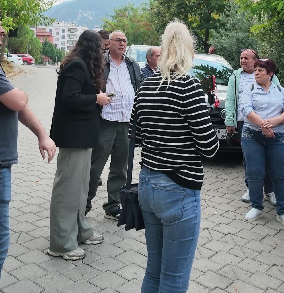Ev hapsinde tutulan parti yöneticisi için açıklama yapan Yeni Parti İlçe Başkanına site yöneticisinden gürültü tepkisi