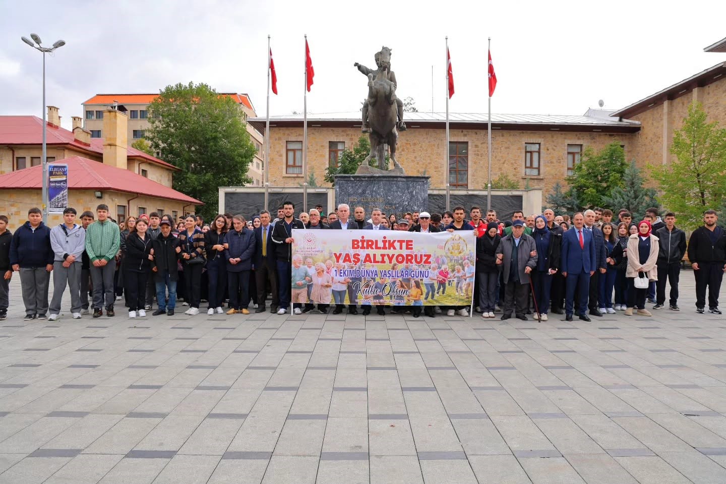 Bayburt’ta ’Dünya Yaşlılar Günü’ dolayısıyla yürüyüş ve spor etkinlikleri düzenlendi