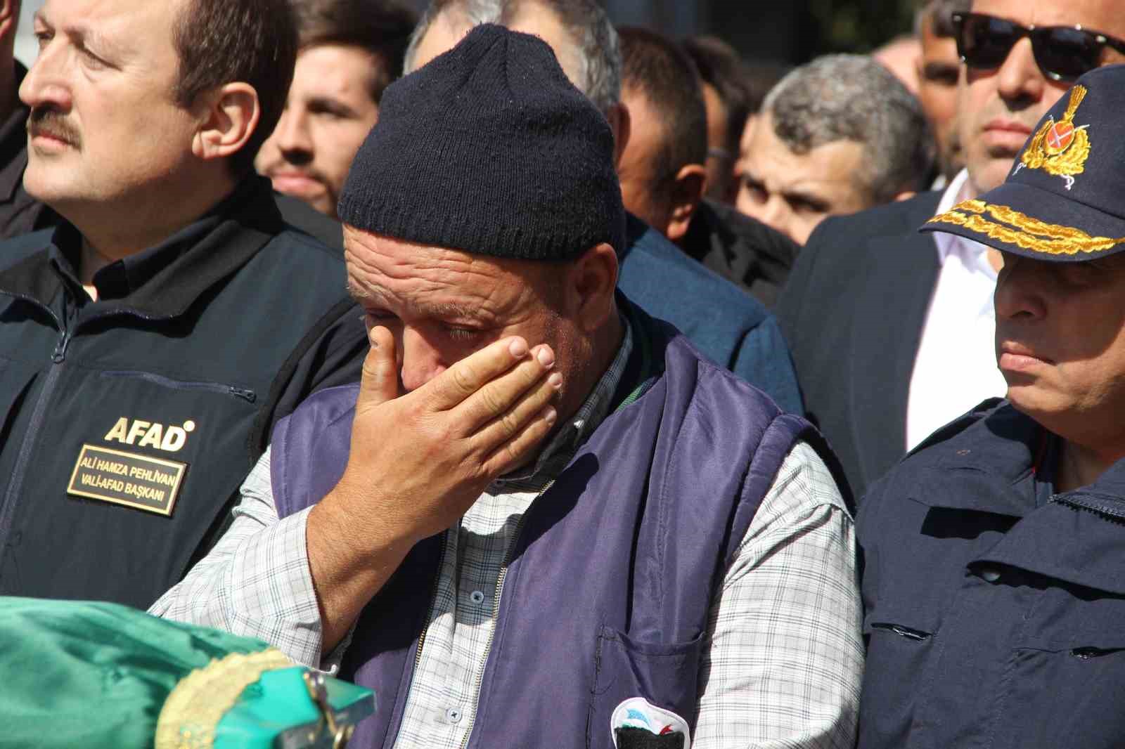 Maden kazasında hayatını kaybeden babaya son görev