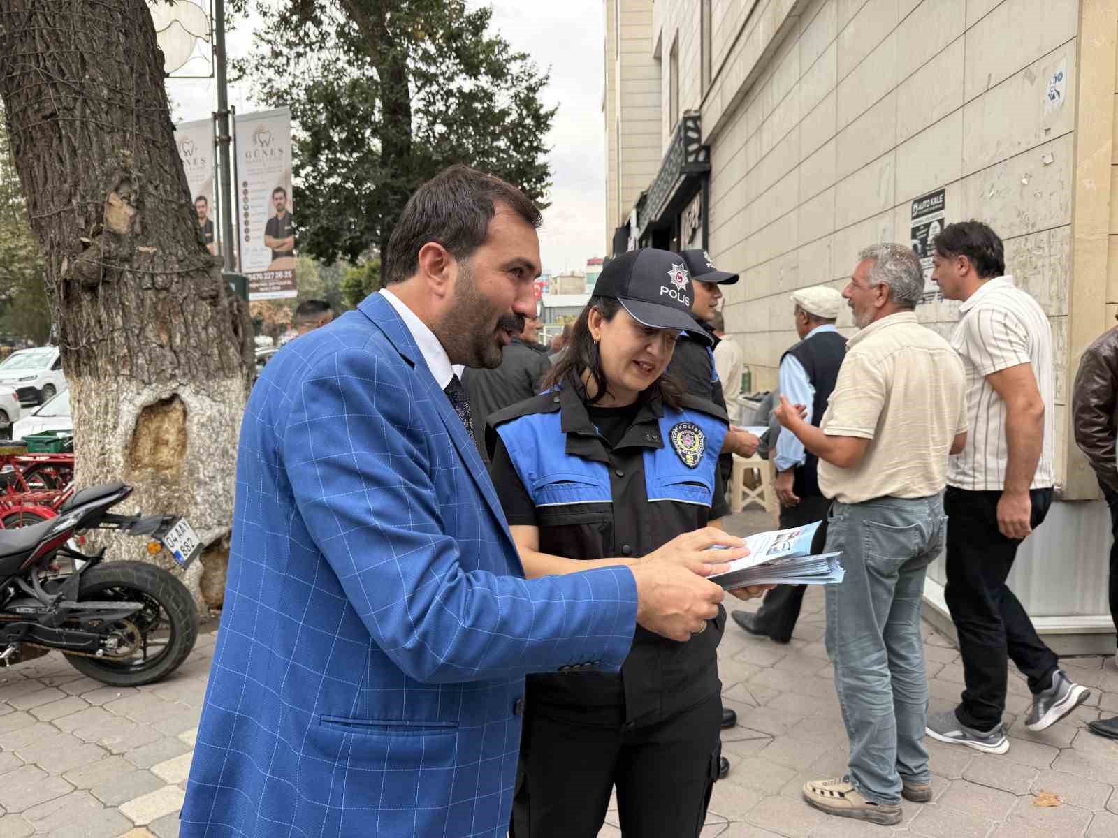 Iğdır’da cuma namazı çıkışında vatandaşlara dolandırıcılık uyarısı