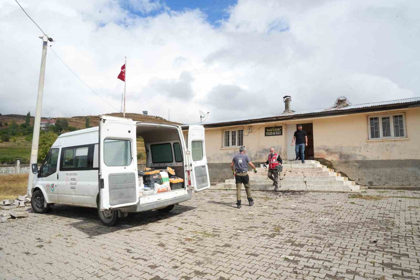 Muş’ta mobil ekipler köy okullarını kışa hazırlıyor