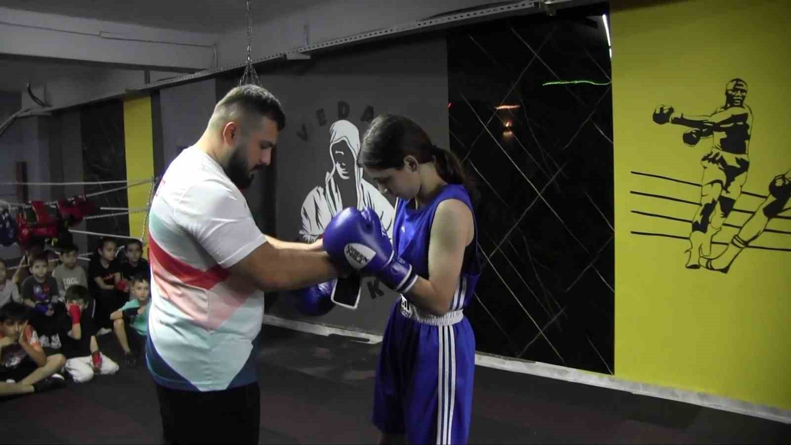 Siirtli genç boksör Hiranur Yıldız, Avrupa şampiyonluğu için ringe çıkacak