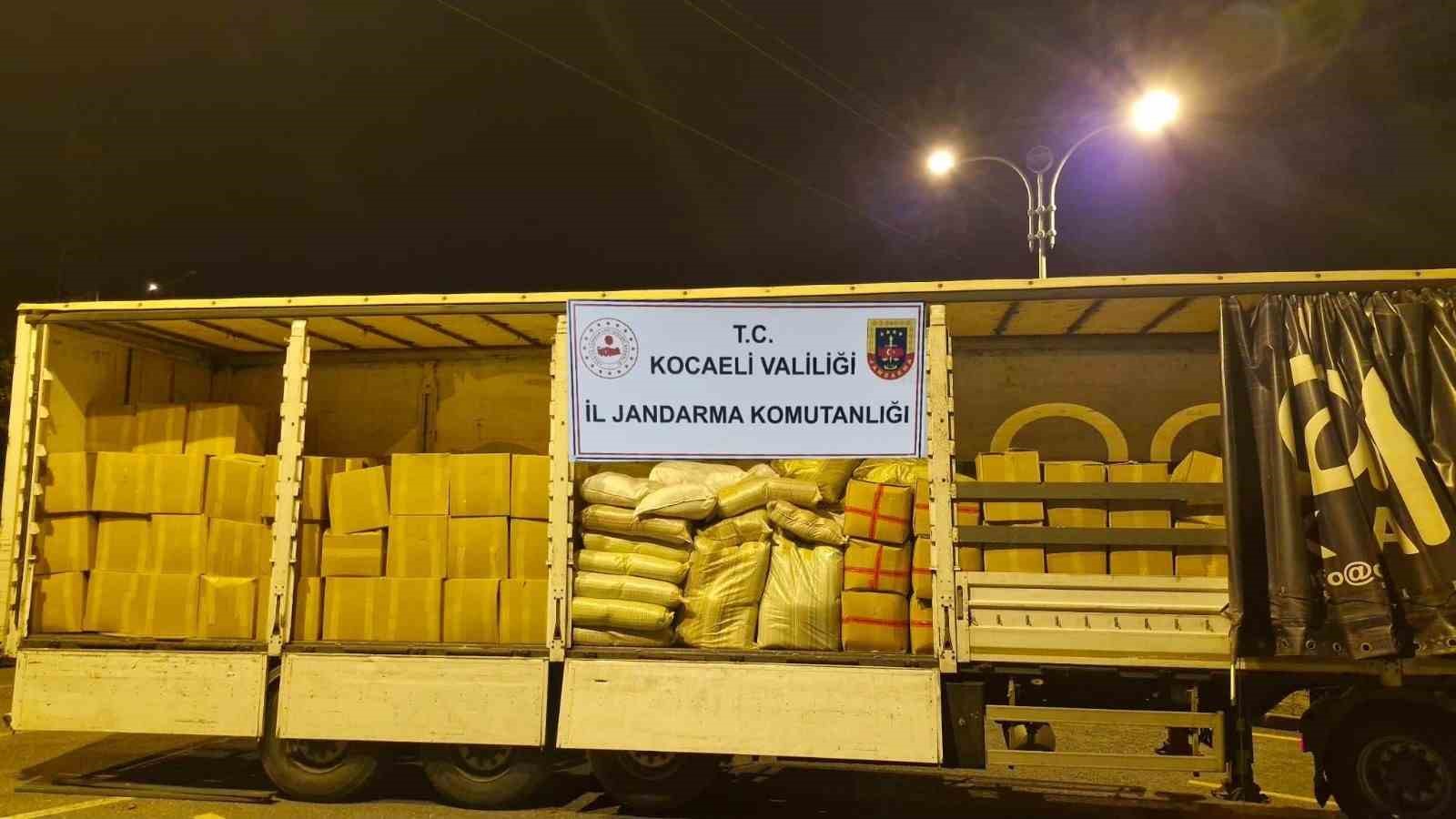 Kocaeli’de kaçakçılık operasyonu: 6,2 ton tütün ve 511 tarihi eser ele geçirildi