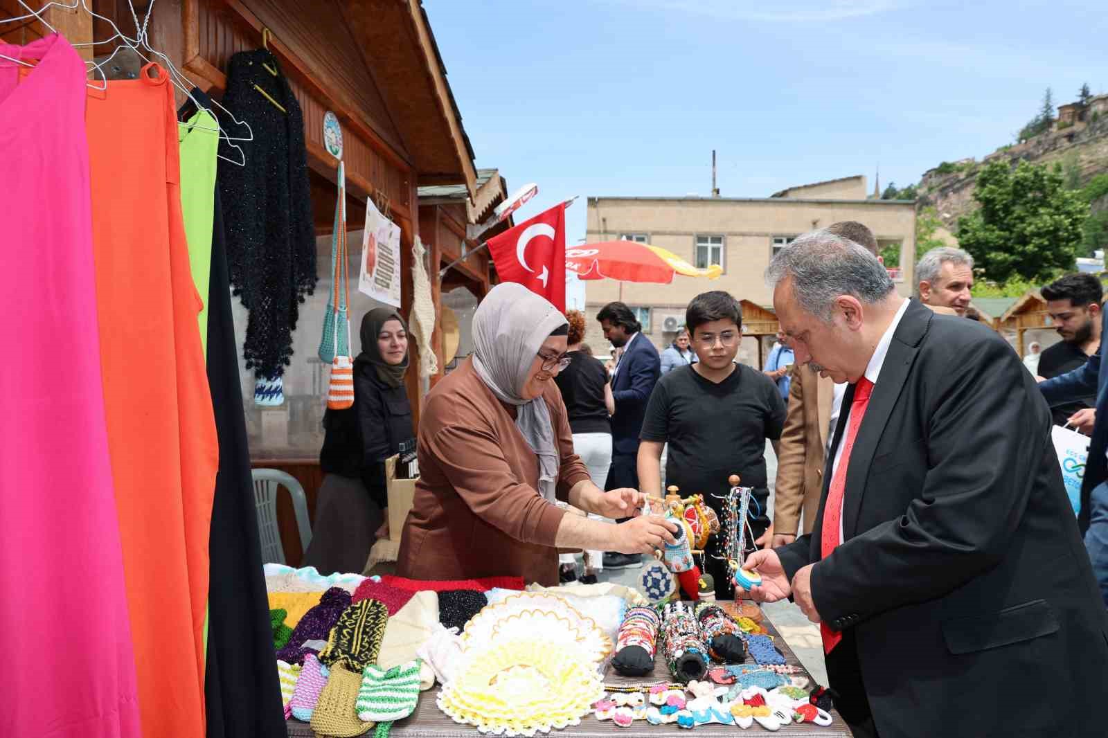 Bu Pazar maharetli eller var