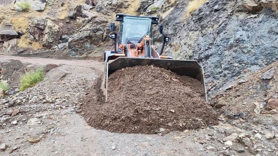 Sason’da heyelan ve taş düşmeleri nedeniyle kapanan köy yolları ulaşıma açıldı