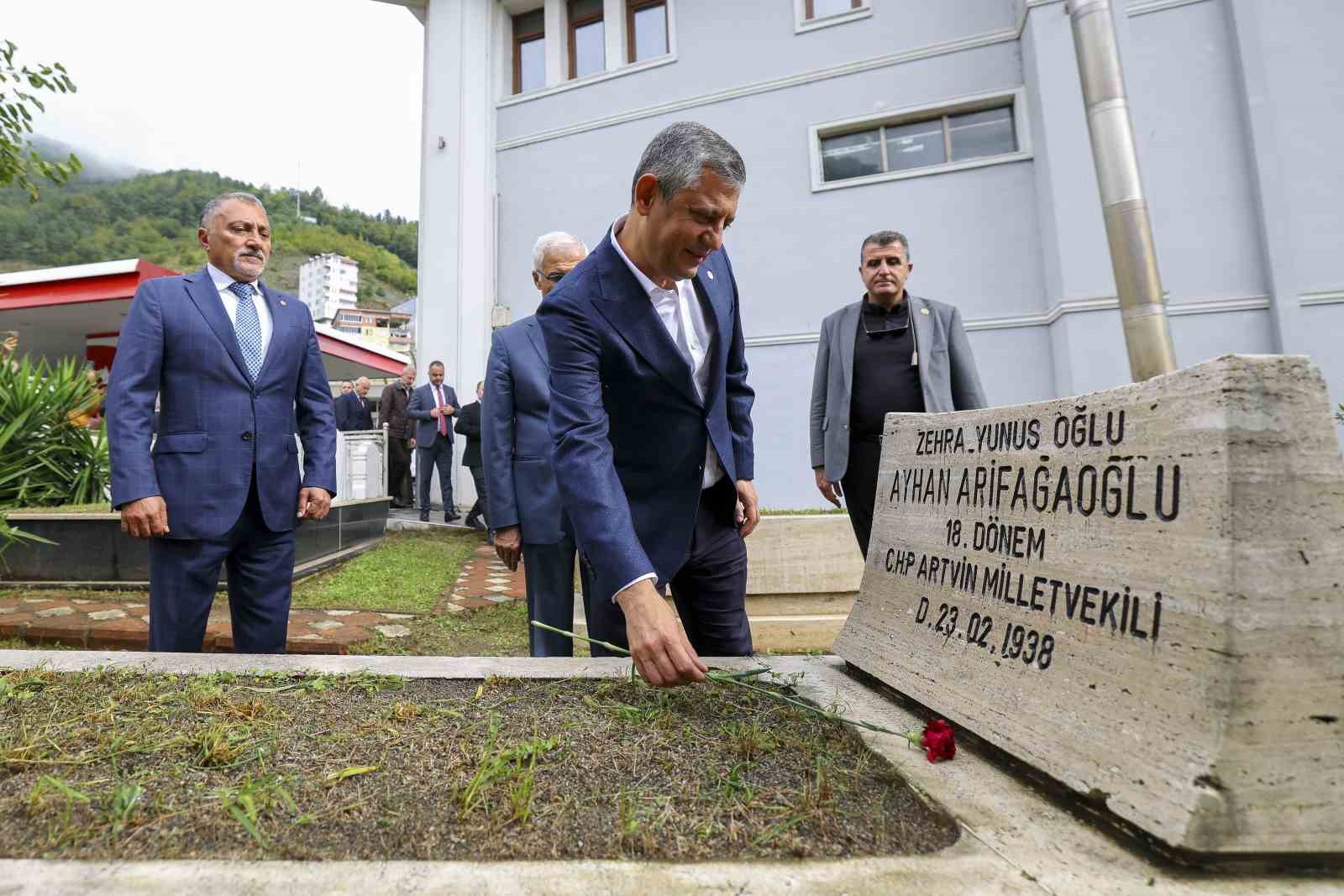 Yeni Parti Genel Başkanı Özel: "Yaşadığımız krizler yetmezmiş gibi şimdi bir de fon krizi çıktı"