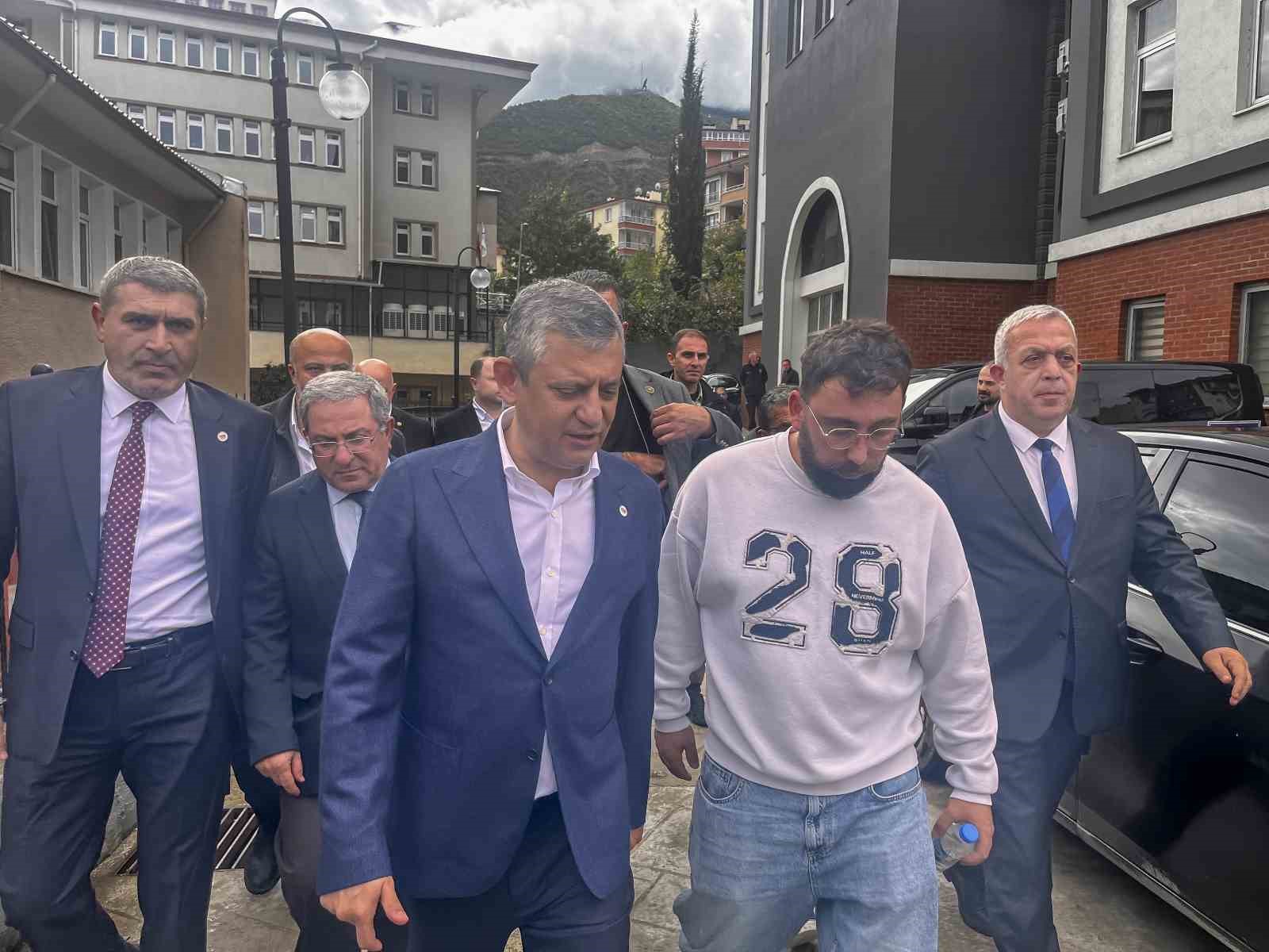 Yeni Parti Genel Başkanı Özel: "Yaşadığımız krizler yetmezmiş gibi şimdi bir de fon krizi çıktı"