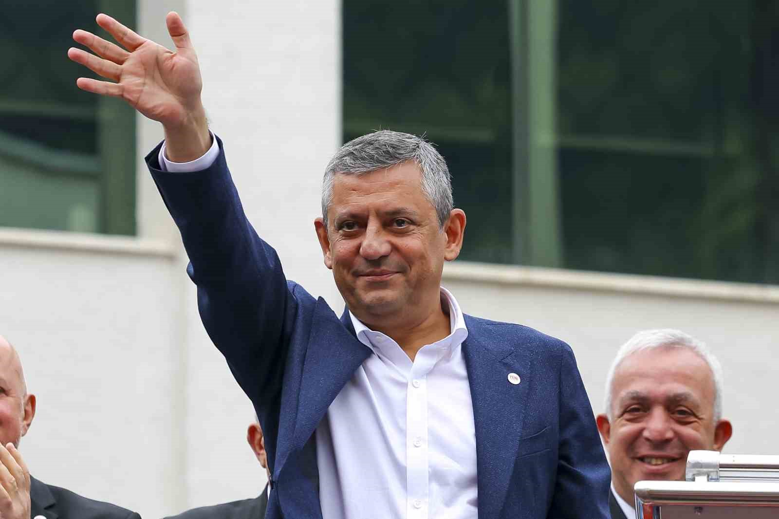Yeni Parti Genel Başkanı Özel: "Yaşadığımız krizler yetmezmiş gibi şimdi bir de fon krizi çıktı"