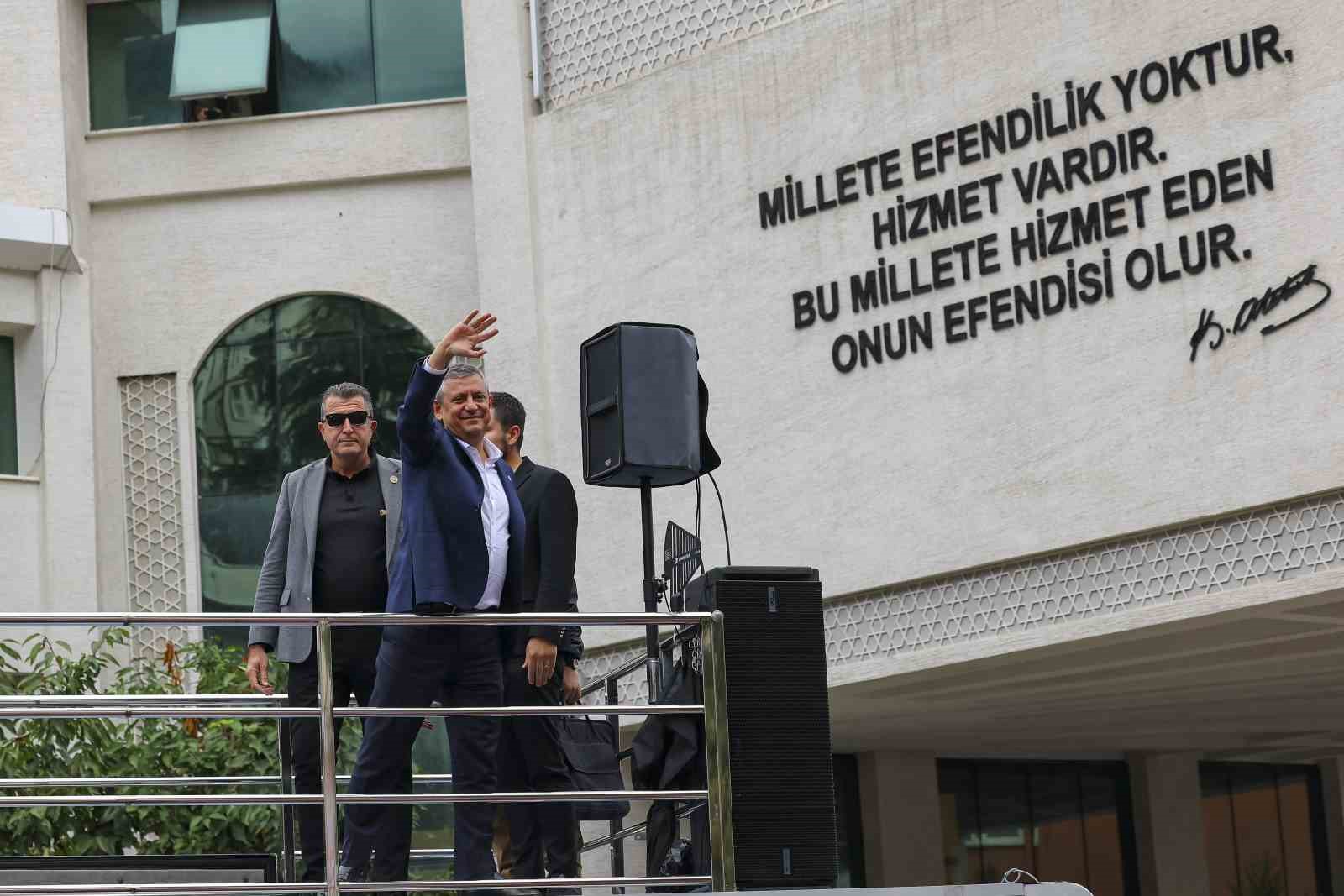 Yeni Parti Genel Başkanı Özel: "Yaşadığımız krizler yetmezmiş gibi şimdi bir de fon krizi çıktı"