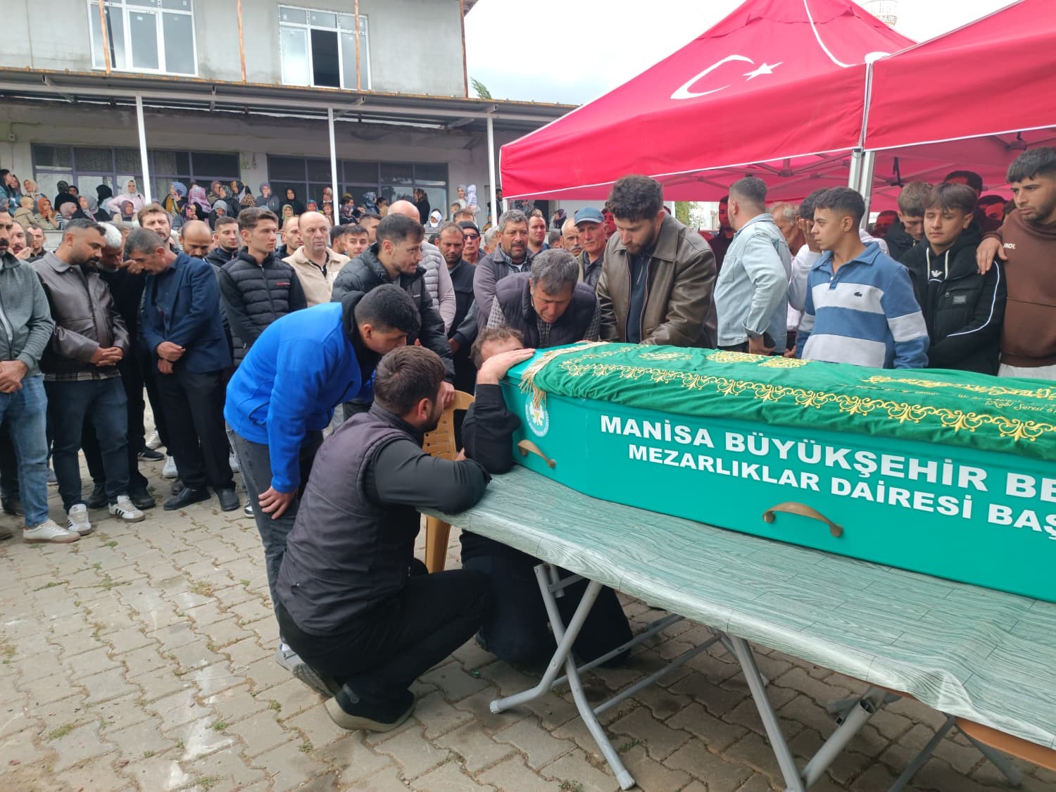 Soma’da madendeki göçükte hayatını kaybeden Ramazan İnce son yolculuğuna uğurlandı