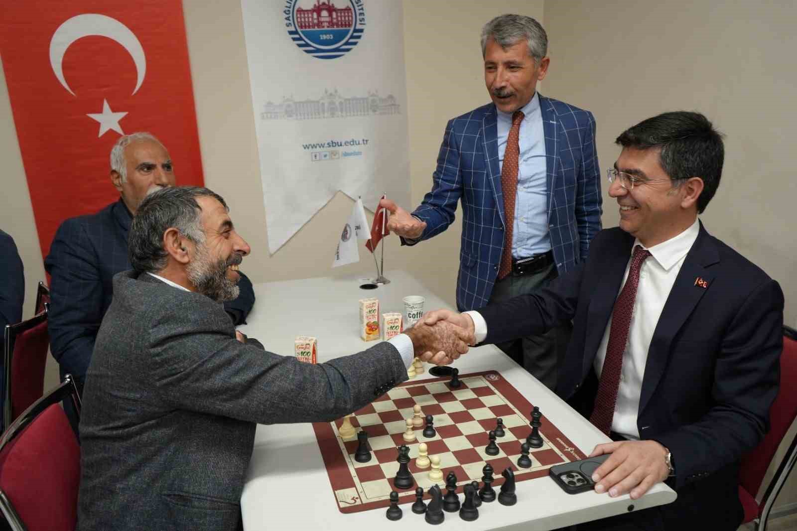 Erzurum’da kuşaklar satranç turnuvasında buluştu