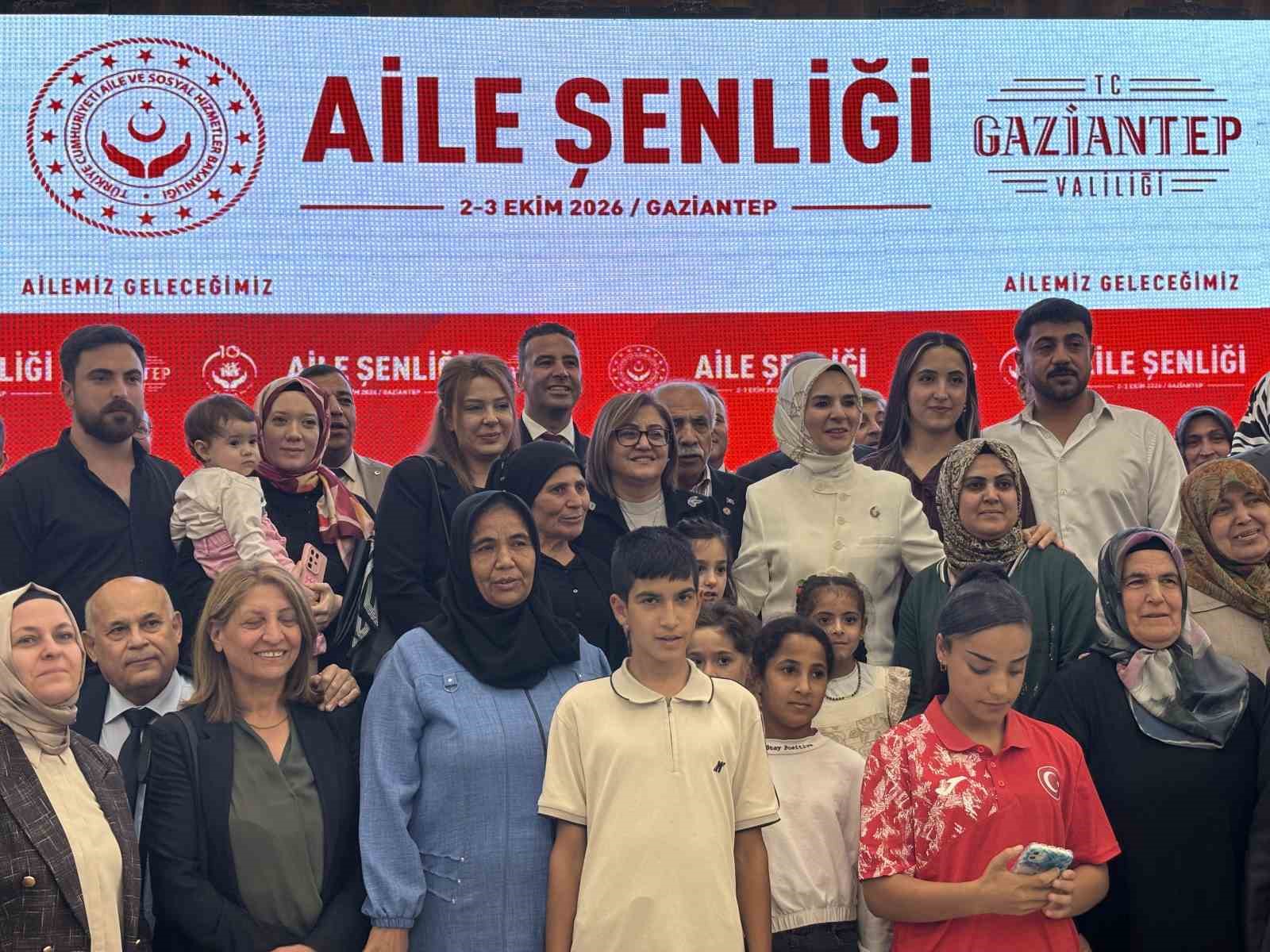 Bakan Göktaş: "Türkiye’de 261 bin 854 gencimiz Aile ve Gençlik Fonu kredisiyle evlendi"