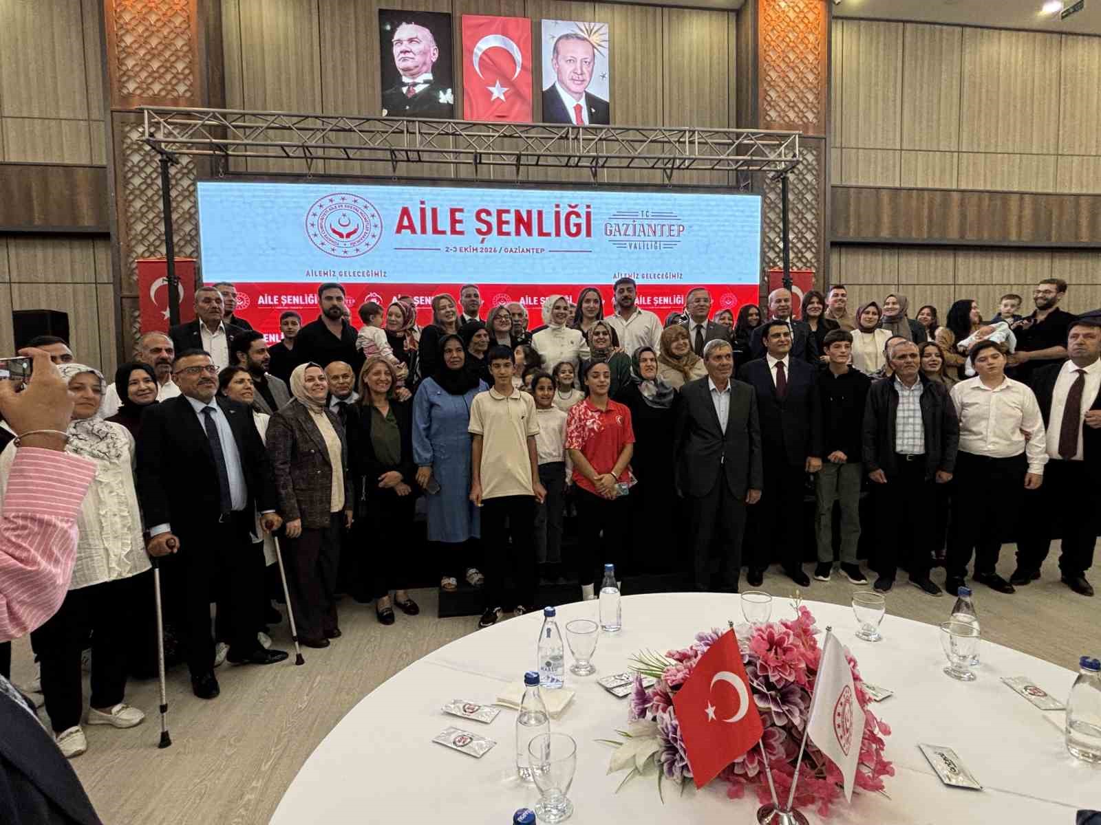 Bakan Göktaş: "Türkiye’de 261 bin 854 gencimiz Aile ve Gençlik Fonu kredisiyle evlendi"