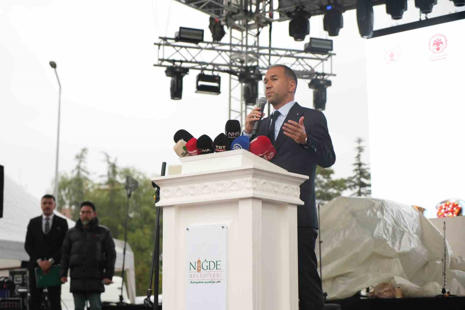 Niğde’de 6. Gastronomi Festivali kortej yürüyüşüyle başladı