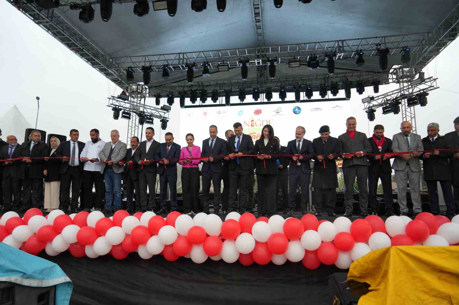Niğde’de 6. Gastronomi Festivali kortej yürüyüşüyle başladı