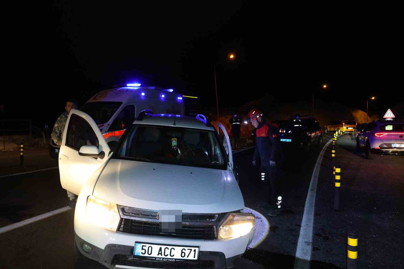 Nevşehir’de iki otomobil kafa kafaya çarpıştı: 3’ü Çinli turist 5 yaralı