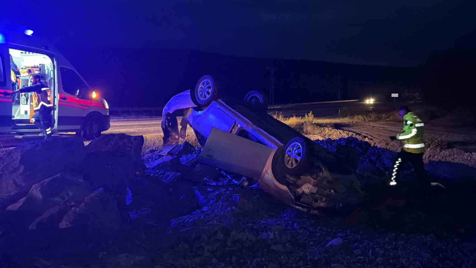 Ankara’da sürücü takla atan otomobilden burnu kanamadan sağ çıktı