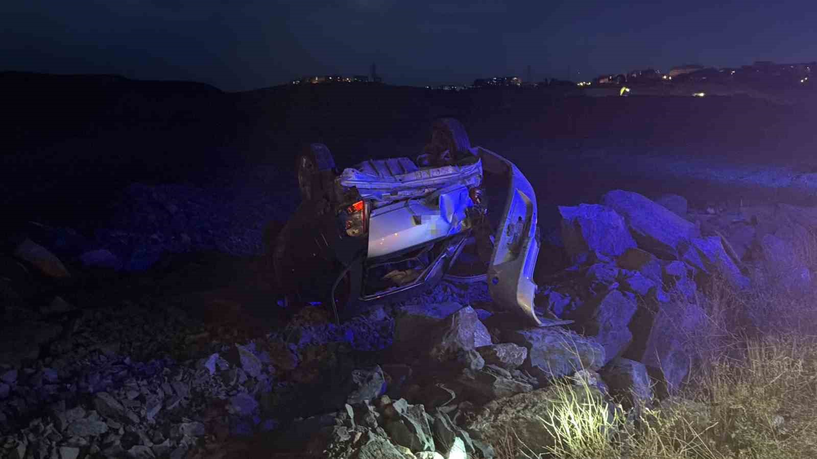 Ankara’da sürücü takla atan otomobilden burnu kanamadan sağ çıktı