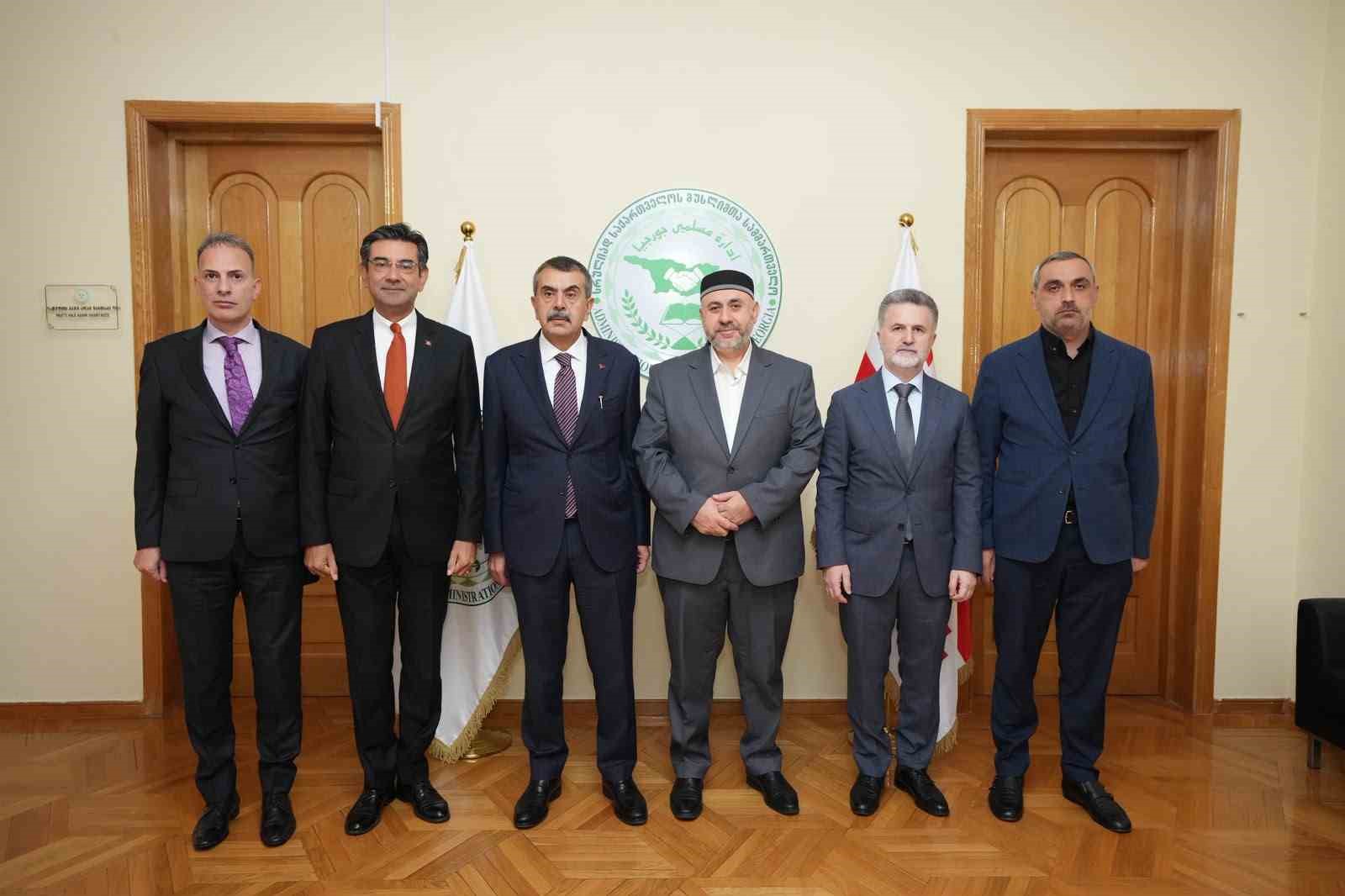 Bakan Tekin, Tiflis’te Gürcistan Müslümanları İdaresi’ni ziyaret etti