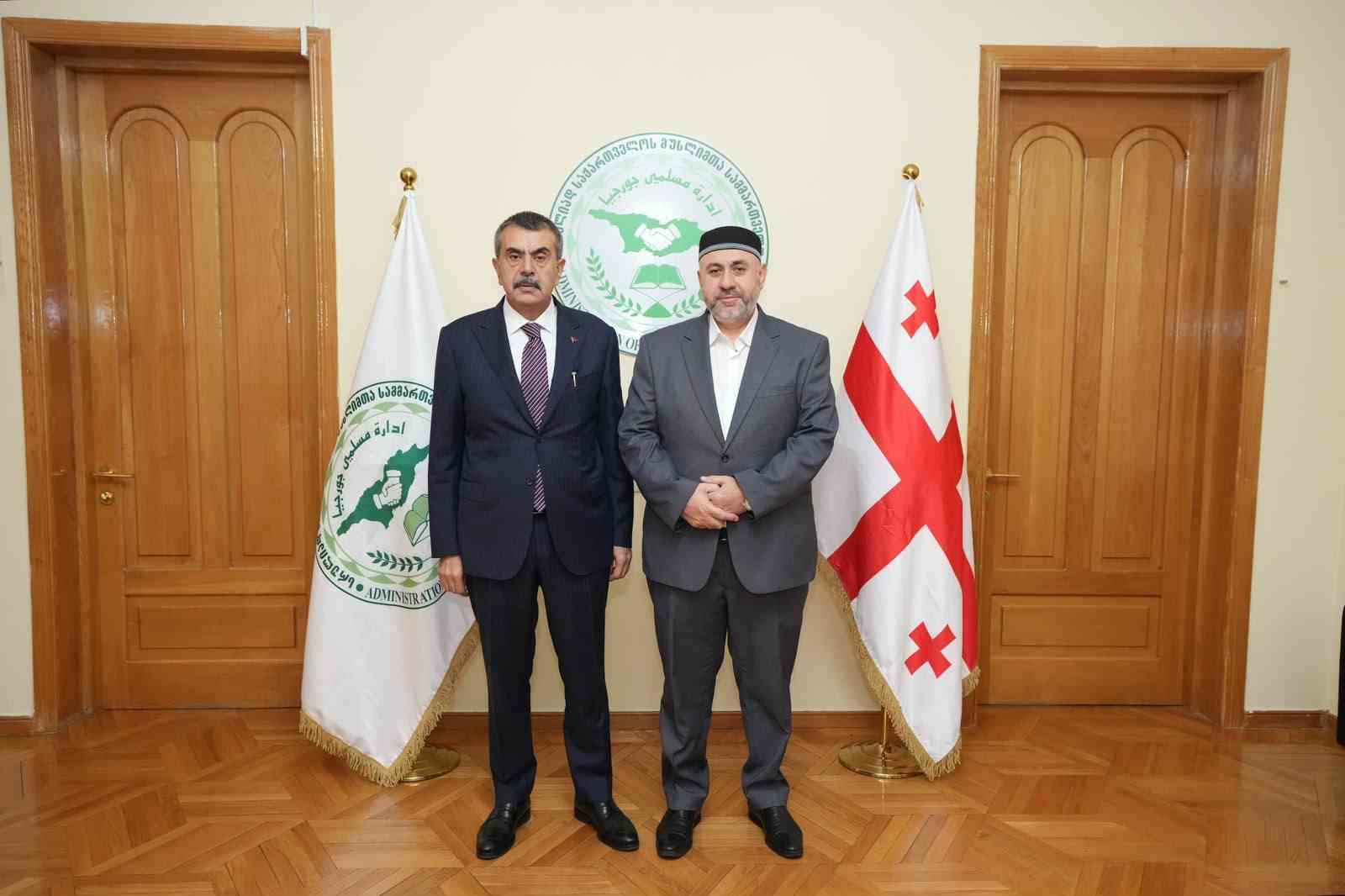 Bakan Tekin, Tiflis’te Gürcistan Müslümanları İdaresi’ni ziyaret etti