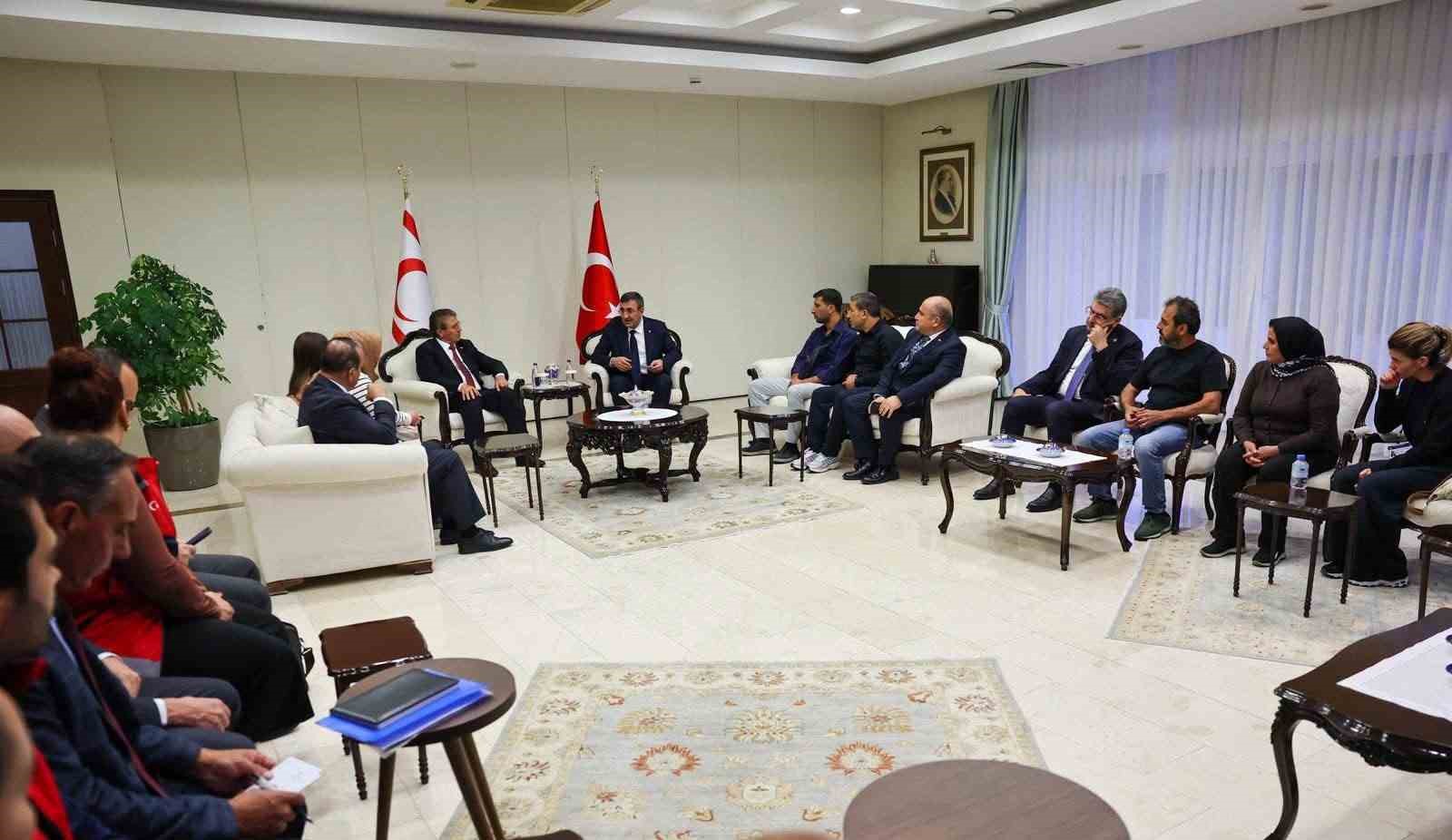 Cumhurbaşkanı Yardımcısı Yılmaz, Filo Jet faciasında kaybolanların yakınlarıyla bir araya geldi
