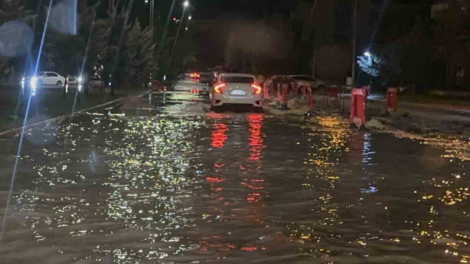 Elazığ’da sağanak yağışta su seviyesi 2,10 metrelik sınırı buldu