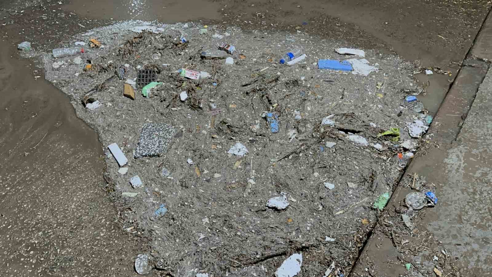 Elazığ’da sağanak yağışta su seviyesi 2,10 metrelik sınırı buldu