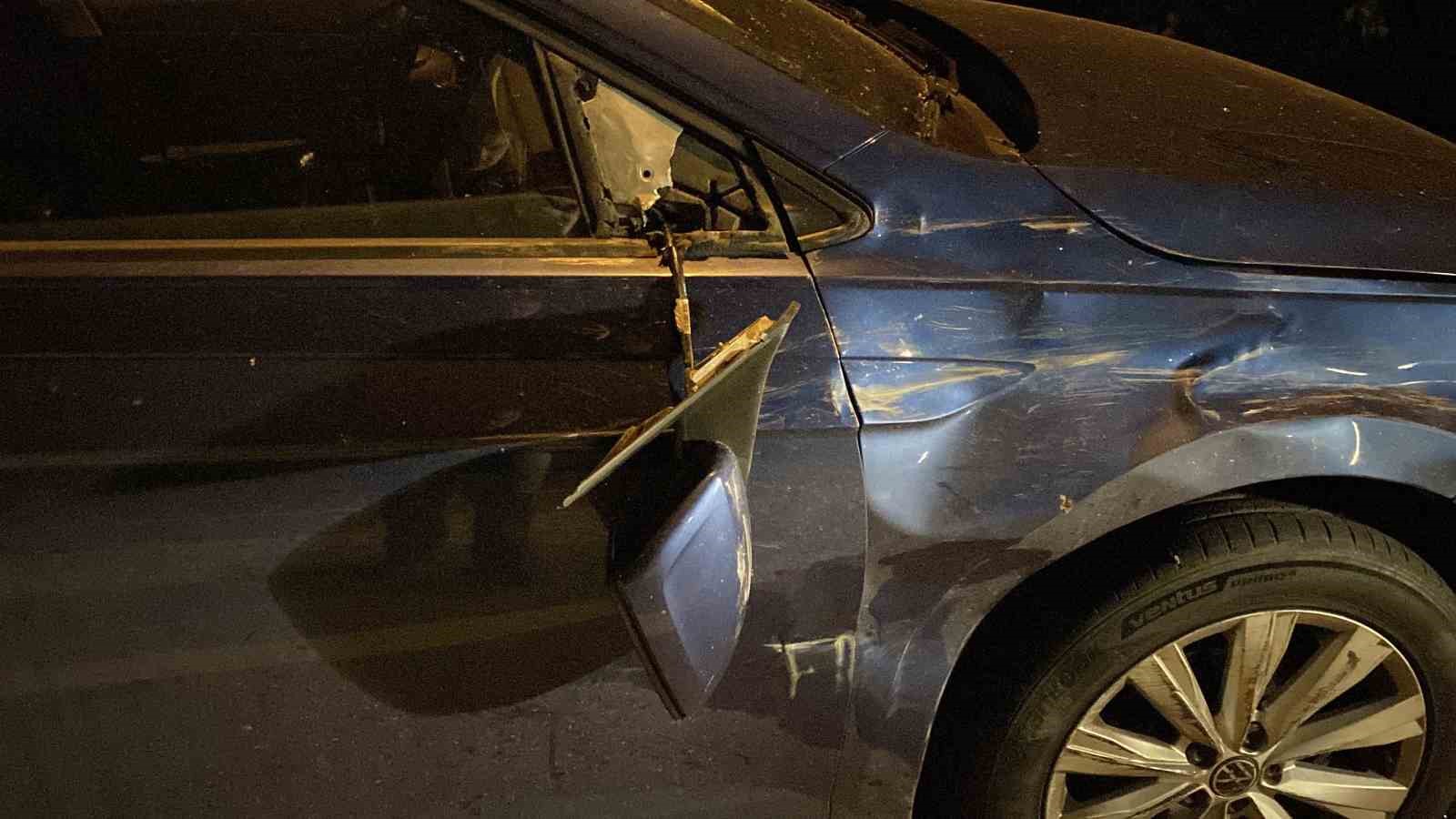 Sarıyer’de karşı yönden gelen aracın sıkıştırdığı otomobil, park halindeki 6 araca çarptı