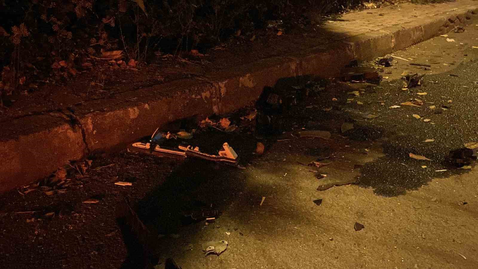 Sarıyer’de karşı yönden gelen aracın sıkıştırdığı otomobil, park halindeki 6 araca çarptı