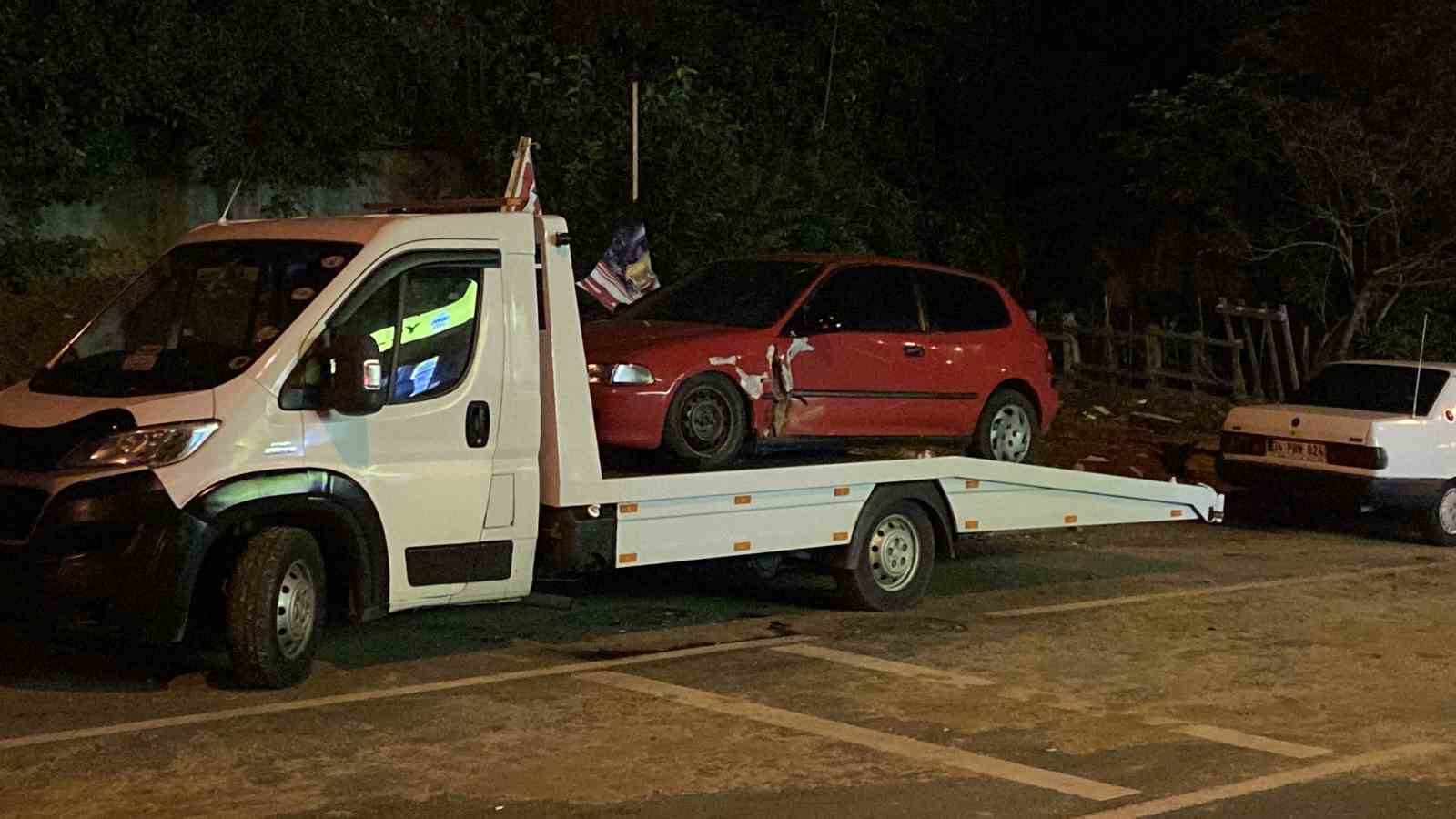Sarıyer’de karşı yönden gelen aracın sıkıştırdığı otomobil, park halindeki 6 araca çarptı