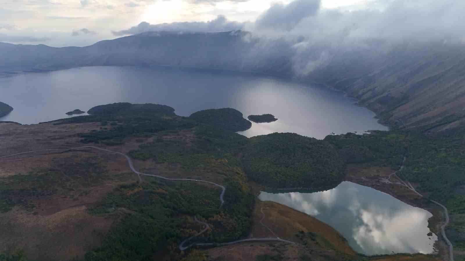 Nemrut Kalderası Milli Parkında bulutların dansı