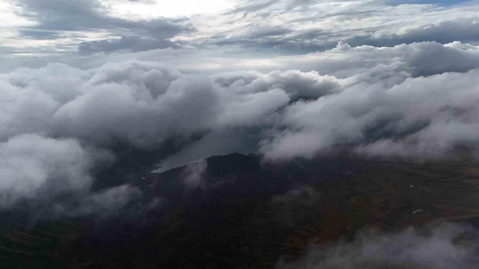 Nemrut Kalderası Milli Parkında bulutların dansı
