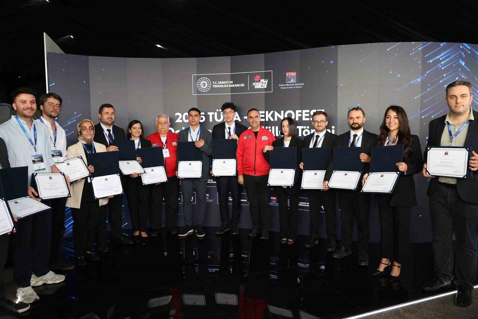 Düzce Üniversitesi öğretim üyesi üçüncü oldu