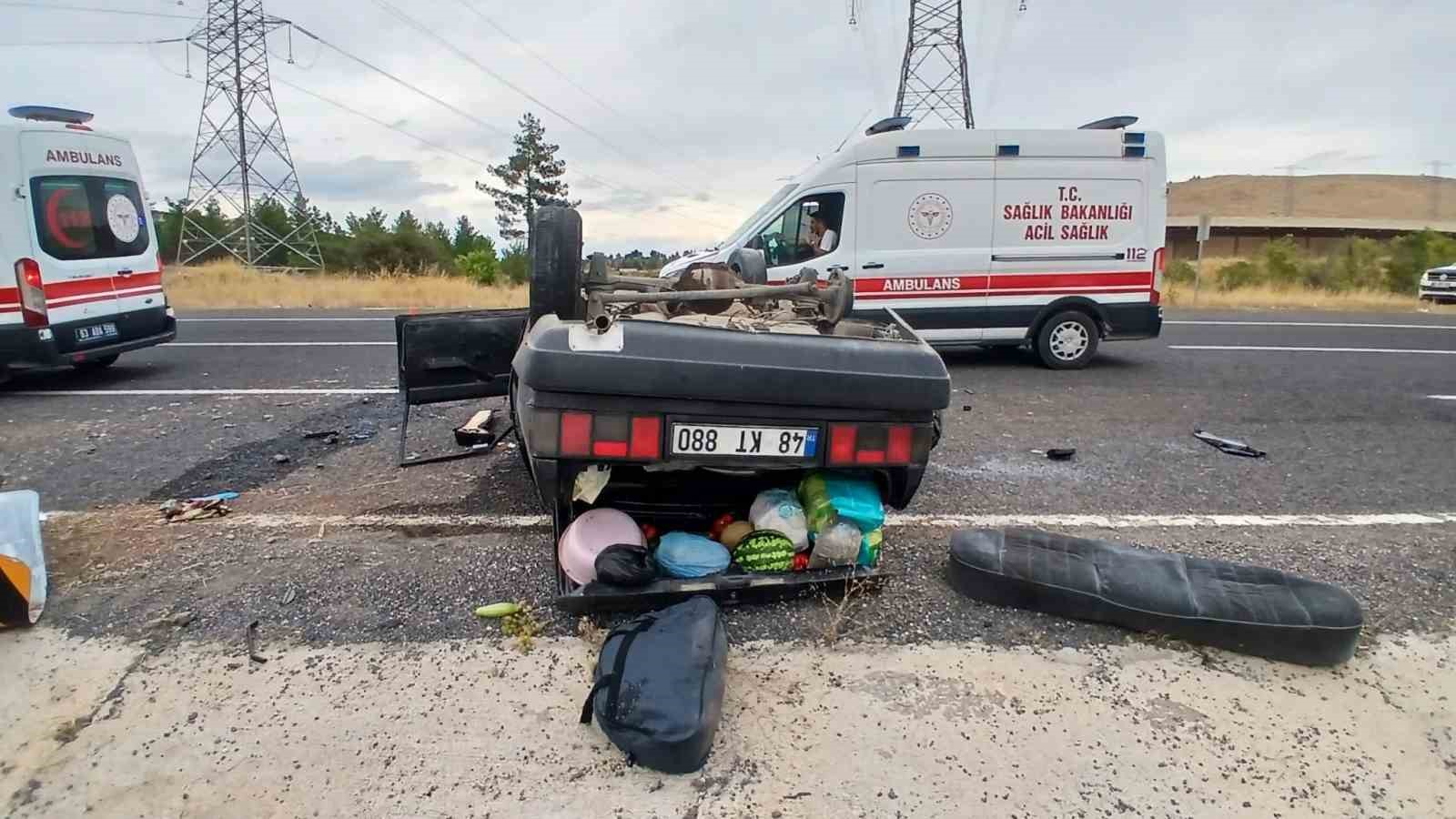 Lastiği kopan Fiat Tofaş takla attı: 5 yaralı