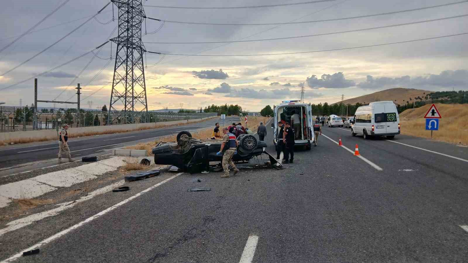 Lastiği kopan Fiat Tofaş takla attı: 5 yaralı
