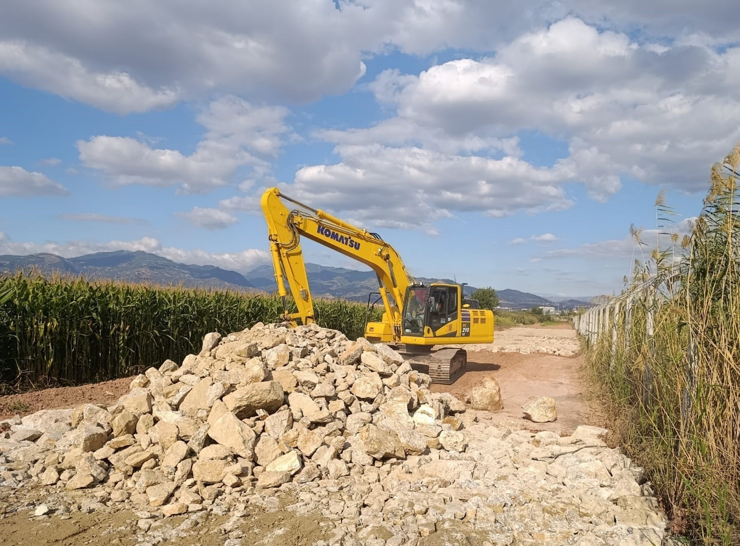 Aydın’ın 17 ilçesinde yollar için eş zamanlı çalışma