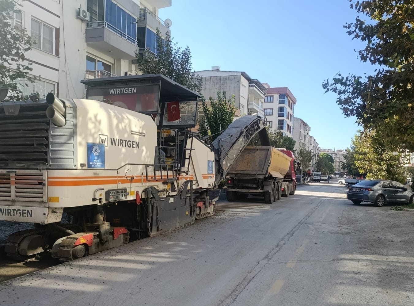 Aydın’ın 17 ilçesinde yollar için eş zamanlı çalışma