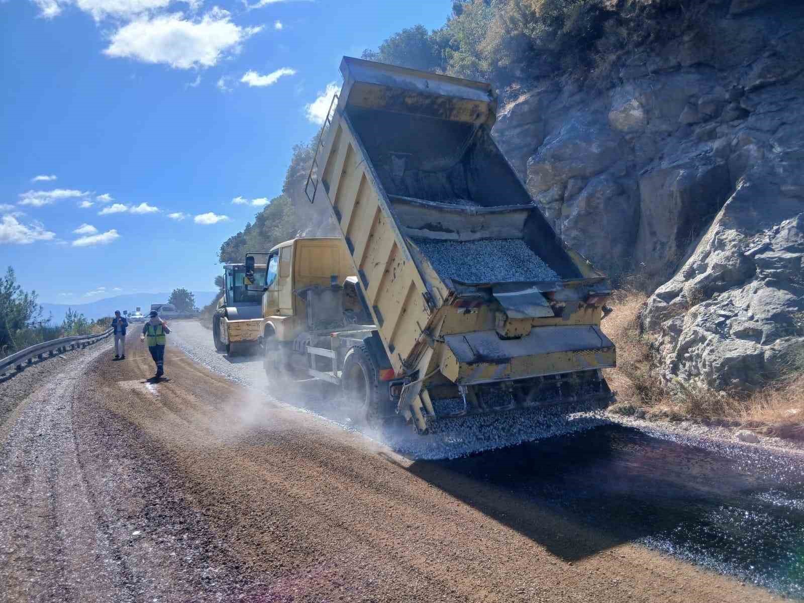Aydın’ın 17 ilçesinde yollar için eş zamanlı çalışma