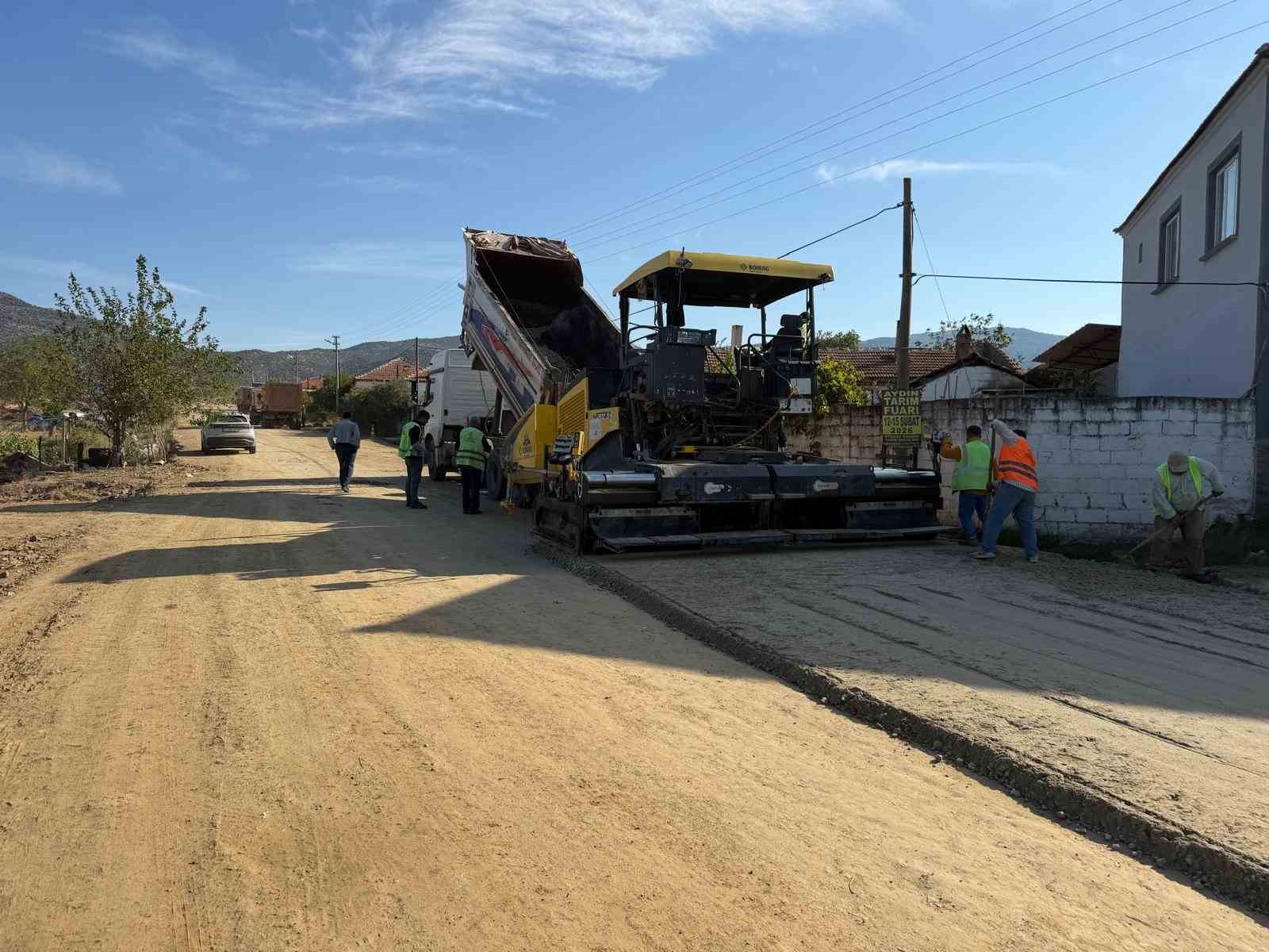 Aydın’ın 17 ilçesinde yollar için eş zamanlı çalışma