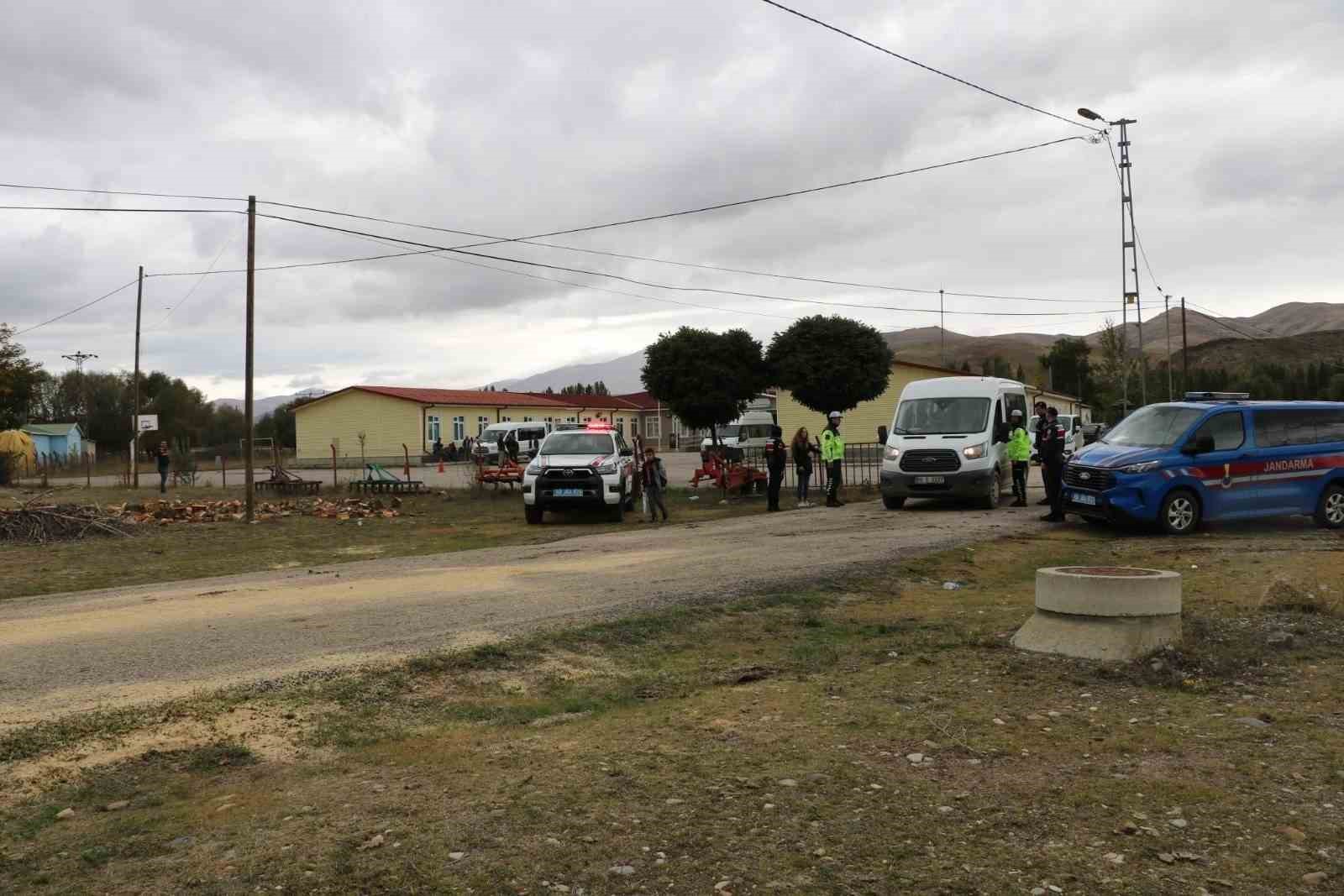 Köy okullarının çevrelerinde güvenlik tedbirleri artırıldı