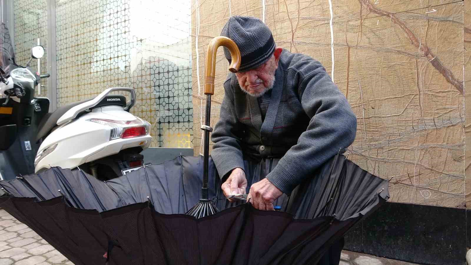 97 yıllık ömür, 70 yıllık ustalık: Şemsiyelere ikinci bahar